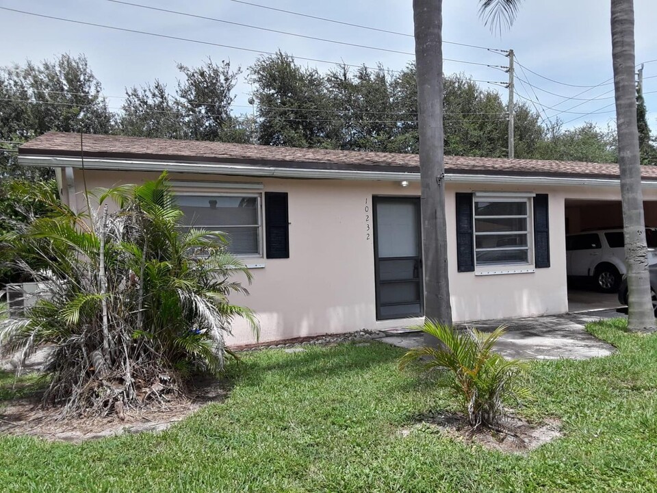 10232 Plant Dr in Palm Beach Gardens, FL - Building Photo