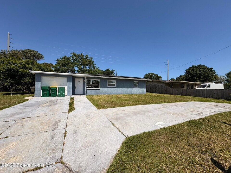 2806 Tropic Rd in Melbourne, FL - Building Photo