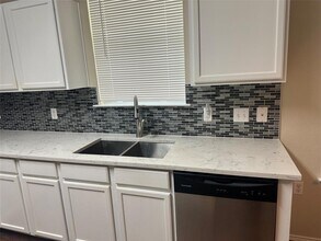 6021 Nelson Oaks Dr in Austin, TX - Building Photo - Building Photo
