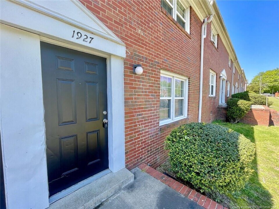 1927 King George Dr in Fayetteville, NC - Building Photo
