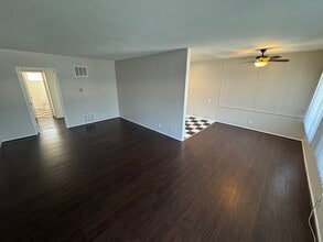 5420 Russell Ave in Los Angeles, CA - Building Photo - Building Photo