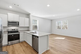 5971 Skylar Dr in Atlanta, GA - Building Photo - Building Photo