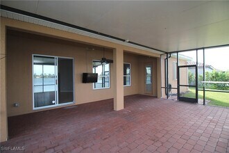 2086 Grove Dr in Naples, FL - Foto de edificio - Building Photo