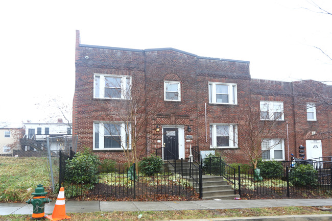 1243 Holbrook Ter NE in Washington, DC - Building Photo - Building Photo