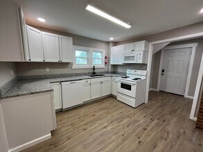 166 18th St, Unit 101 in Bristol, VA - Foto de edificio - Building Photo