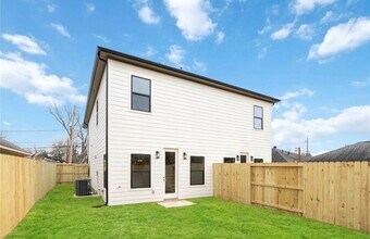 7980 Angus St in Houston, TX - Building Photo - Building Photo