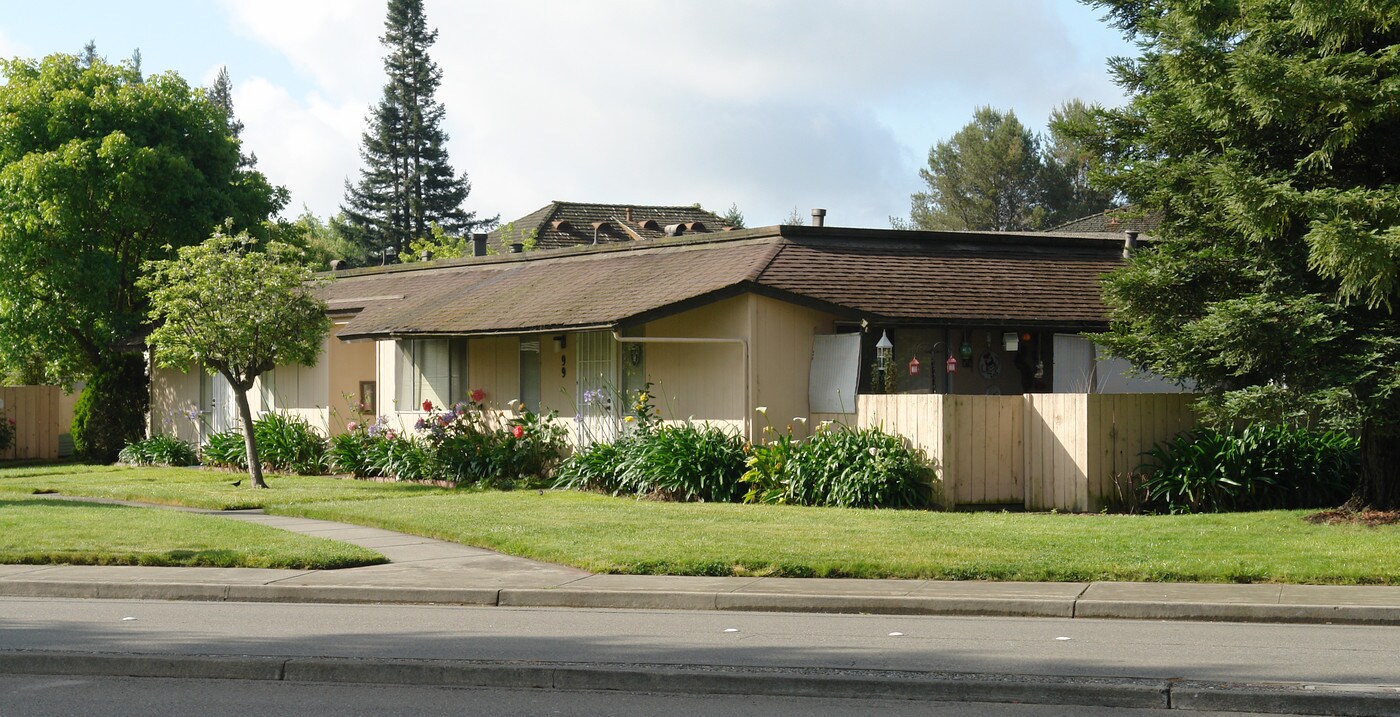 Copeland Creek Apartments in Rohnert Park, CA - Foto de edificio