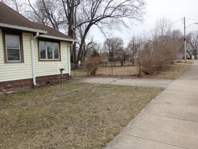 property at 2005 Fairview St