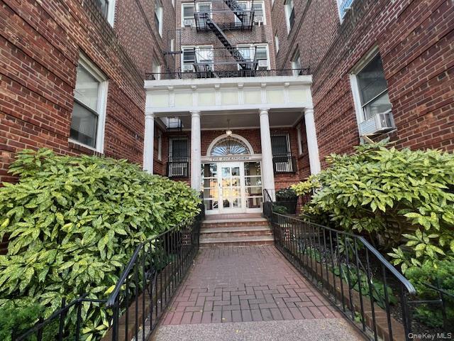 114-06 Queens Blvd in Queens, NY - Building Photo - Building Photo