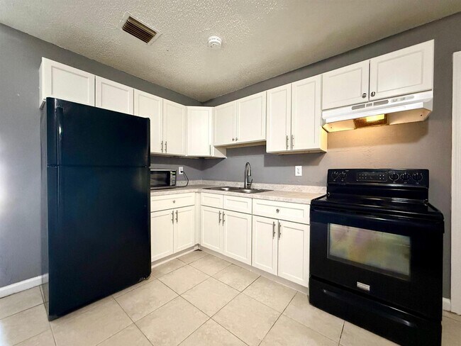 812 5th St, Unit B in West Palm Beach, FL - Building Photo - Building Photo