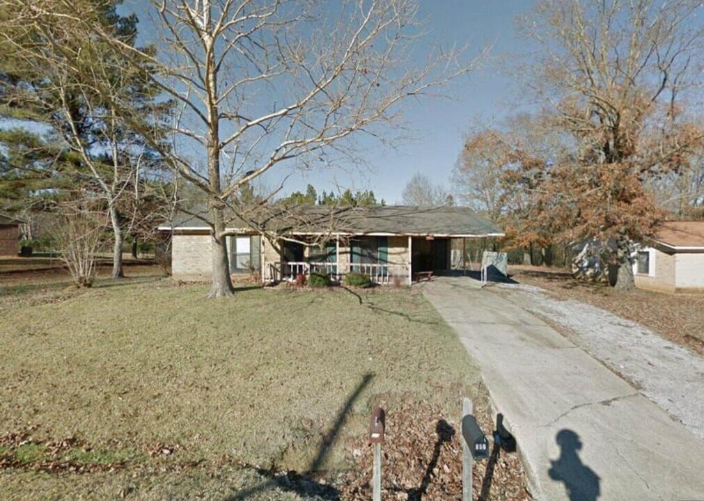 850 Fernwood Dr in Baldwyn, MS - Building Photo