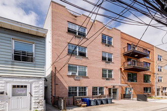 53-12 102nd St in Corona, NY - Building Photo - Building Photo