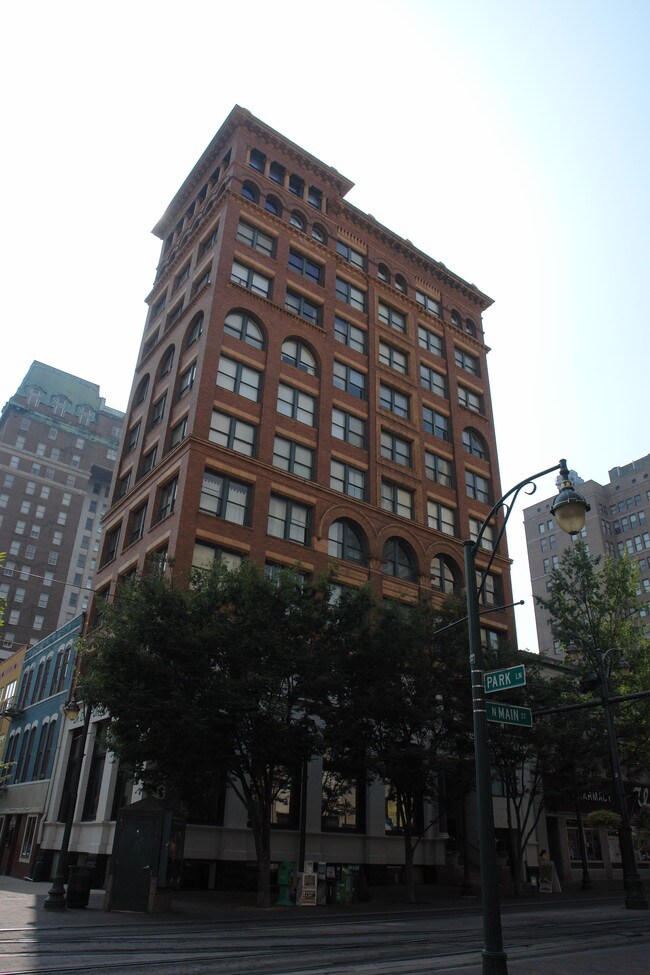 10 Main St