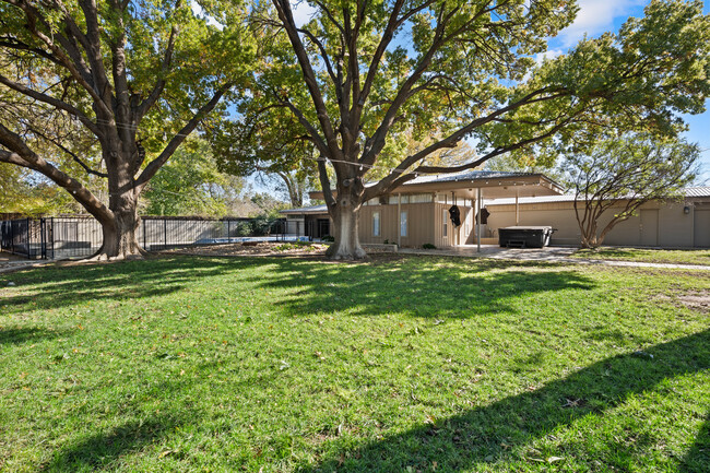 4915 19th St in Lubbock, TX - Building Photo - Building Photo