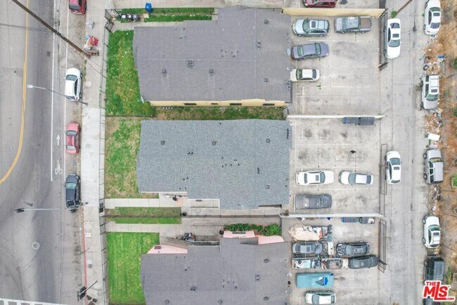 1535 E 92nd St in Los Angeles, CA - Building Photo - Building Photo