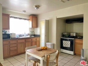 2934 12th Ave in Los Angeles, CA - Building Photo - Building Photo