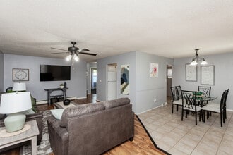 2019 Payton Ave in Des Moines, IA - Foto de edificio - Building Photo