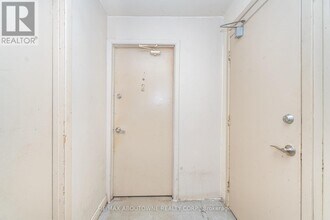 2144 Lilnan Ct in Burlington, ON - Building Photo - Building Photo