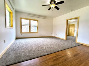 504 Decorah Ave in Decorah, IA - Building Photo - Building Photo