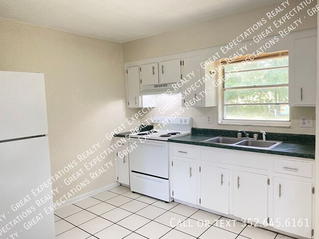 1884 NE 77th St in Ocala, FL - Building Photo - Building Photo