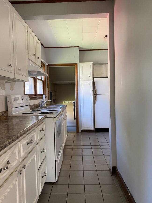 214 N Bowen St in Jackson, MI - Building Photo - Building Photo