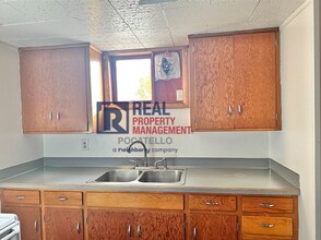 980 Berryman Dr-Unit -980 1/2 in Pocatello, ID - Foto de edificio - Building Photo