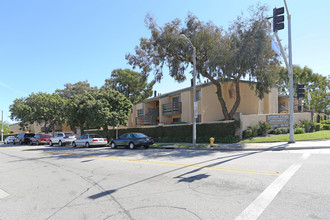 Leeward Village in Oxnard, CA - Foto de edificio - Building Photo