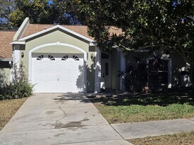 614 Villa Ct in Clermont, FL - Building Photo