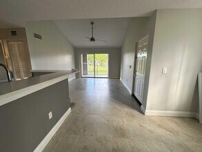 7872 Sonoma Springs Cir in Greenacres, FL - Building Photo - Building Photo