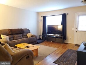 14721 Basingstoke Loop in Centreville, VA - Building Photo - Building Photo