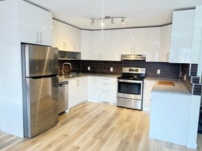 8 Maralbo Av E in Winnipeg, MB - Building Photo - Building Photo