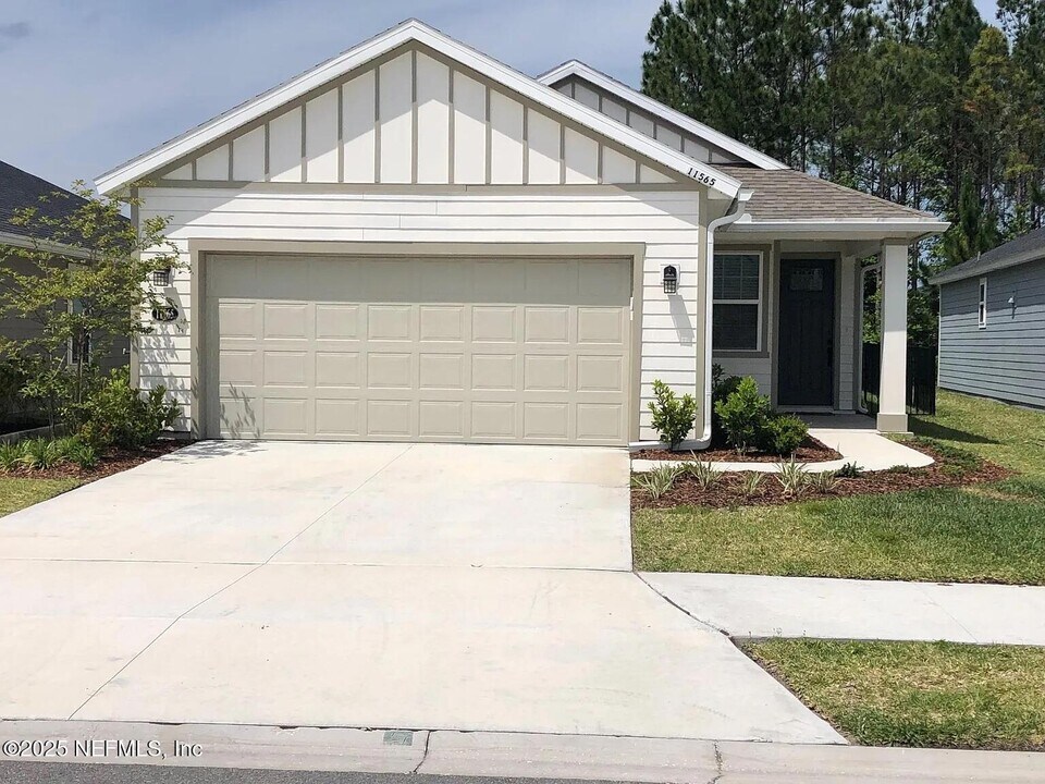 11565 Golden Lake Ln in Jacksonville, FL - Foto de edificio