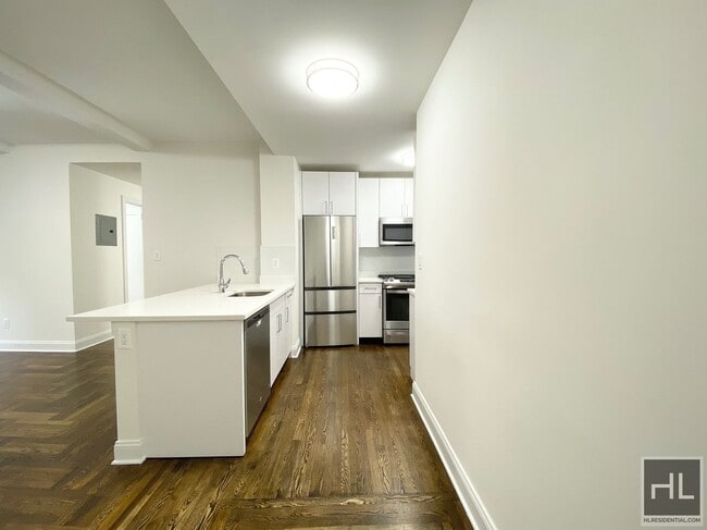 WEST 68 STREET, Unit 9G in New York, NY - Building Photo - Building Photo