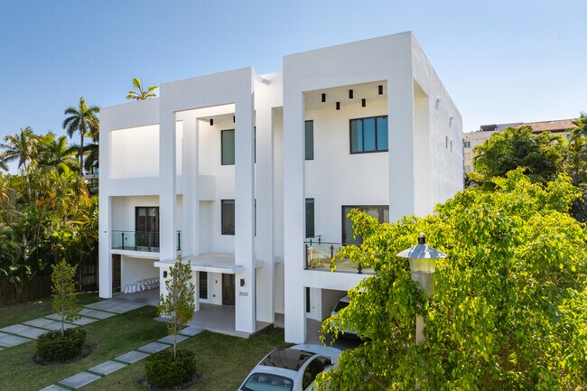 3550 E Glencoe St in Miami, FL - Building Photo - Building Photo