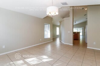 6647 Cambridge Park Dr in Apollo Beach, FL - Foto de edificio - Building Photo