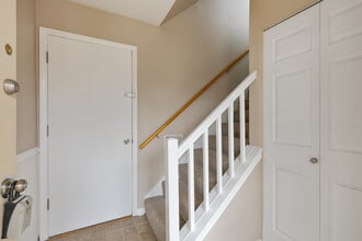 817 Pahl Rd in Elk Grove Village, IL - Building Photo - Building Photo