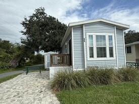 7250 FL-44 in Wildwood, FL - Building Photo