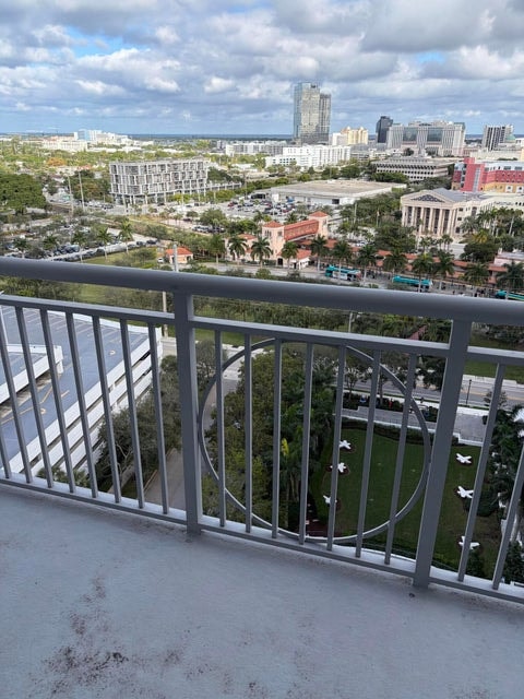 300 S Australian Ave in West Palm Beach, FL - Foto de edificio - Building Photo