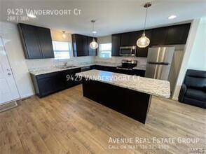 9429 Vandervoort Ct in Sappington, MO - Building Photo - Building Photo