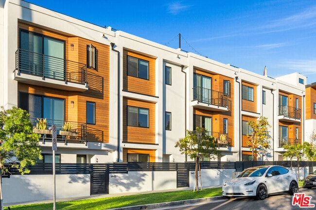 5943 Pickford St in Los Angeles, CA - Building Photo - Building Photo