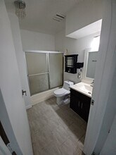 14307 Roscoe Blvd, Unit 205 in Panorama City, CA - Foto de edificio - Building Photo