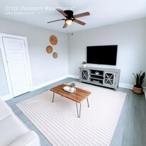 5244 Glenloch St in Philadelphia, PA - Building Photo