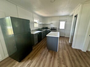 496 Ave A in Eastpoint, FL - Building Photo - Building Photo