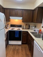 912 W MacArthur Ave, Unit 912 W. MacArthur Ave in Eau Claire, WI - Foto de edificio - Building Photo