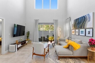 8711 Terracina Lake Dr in Tampa, FL - Building Photo - Building Photo