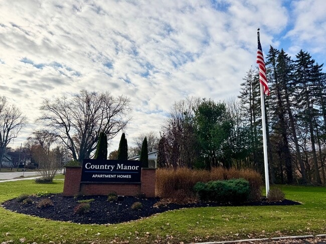 Country Manor Apartment Homes in Webster, NY - Foto de edificio - Building Photo