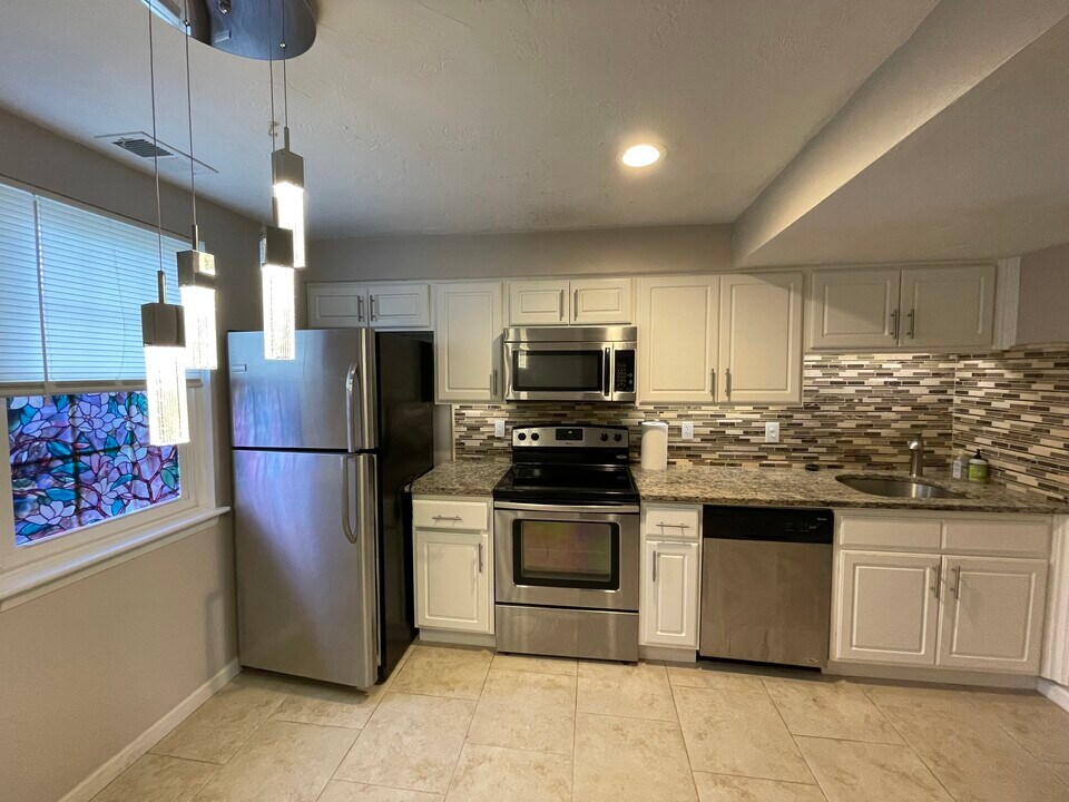 31 Erin Rd in Stoughton, MA - Building Photo