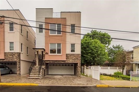 New Construction - 2 Family in North Bergen, NJ - Foto de edificio