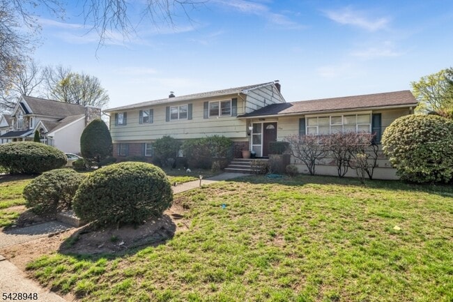 204 Tryon Pl in Paramus, NJ - Building Photo - Building Photo