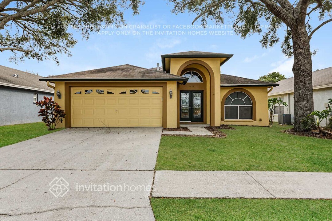 1654 Wakefield Dr in Brandon, FL - Foto de edificio